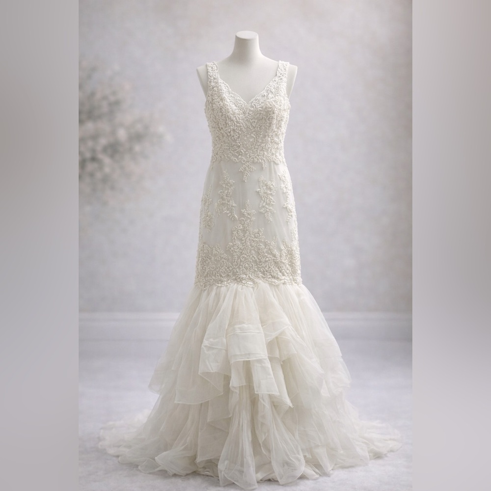 CLEARANCE - Ivory Lace Mermaid Wedding Dress Size (8/10 Non-Bridal)Needs Cleanin